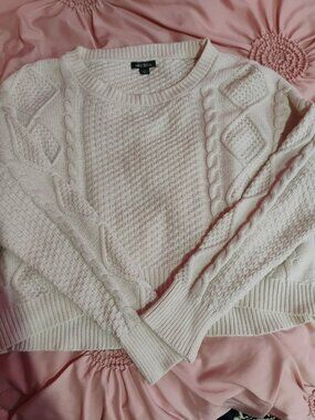 Women's cropped cable knit sweater
